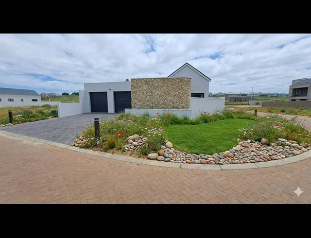 2 BEDROOM HOUSE FOR SALE IN STILBAAI-WES